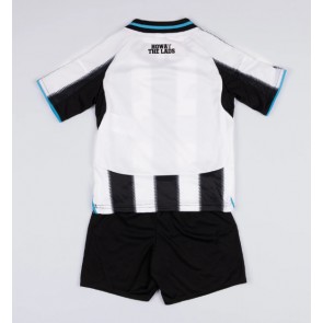 Billiga Newcastle United Hemmatröja Barn 2025-26 Kortärmad (+ Korta byxor)